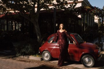 Φόρεμα maxi παγιέτα και ιδιαίτερη λαιμόκοψη μπορντώ - 