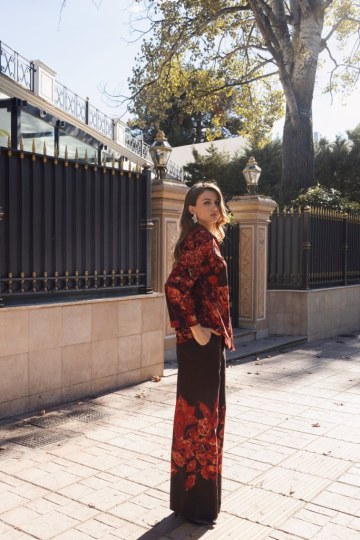 Σετ με ιδιαίτερα σχέδια από λουλούδια κόκκινο - 