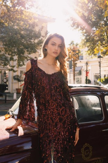 Φόρεμα maxi παγιέτα και ιδιαίτερη λαιμόκοψη μπορντώ - 