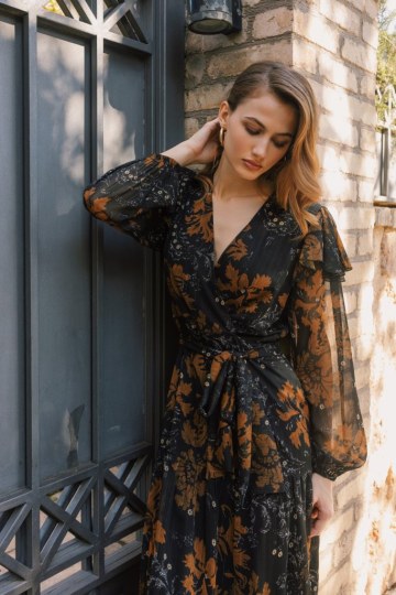 Φόρεμα κρουαζέ μαύρο φλοράλ με βολάν  - 