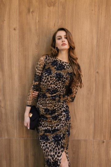 Φόρεμα midi με κόψιμο στο πλάι εμπριμέ ταμπ΄ά - 