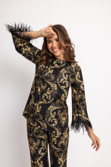 Σετ άνετο με πούπουλα στα μανίκια εμπριμέ μπεζ - 