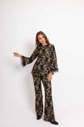 Σετ άνετο με πούπουλα στα μανίκια εμπριμέ μπεζ - 