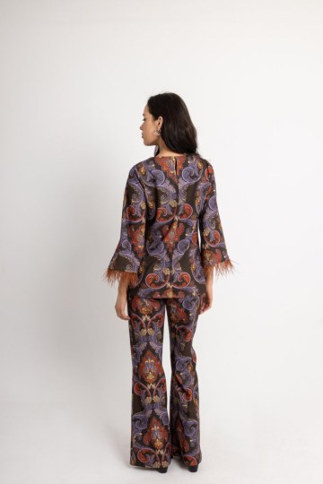 Σετ άνετο με πούπουλα στα μανίκια εμπριμέ μωβ - 