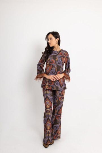 Σετ άνετο με πούπουλα στα μανίκια εμπριμέ μωβ - 