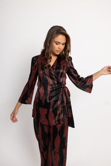 Σετ κρουαζέ με χρυσές λεπτομέρειες μπορντώ  - 