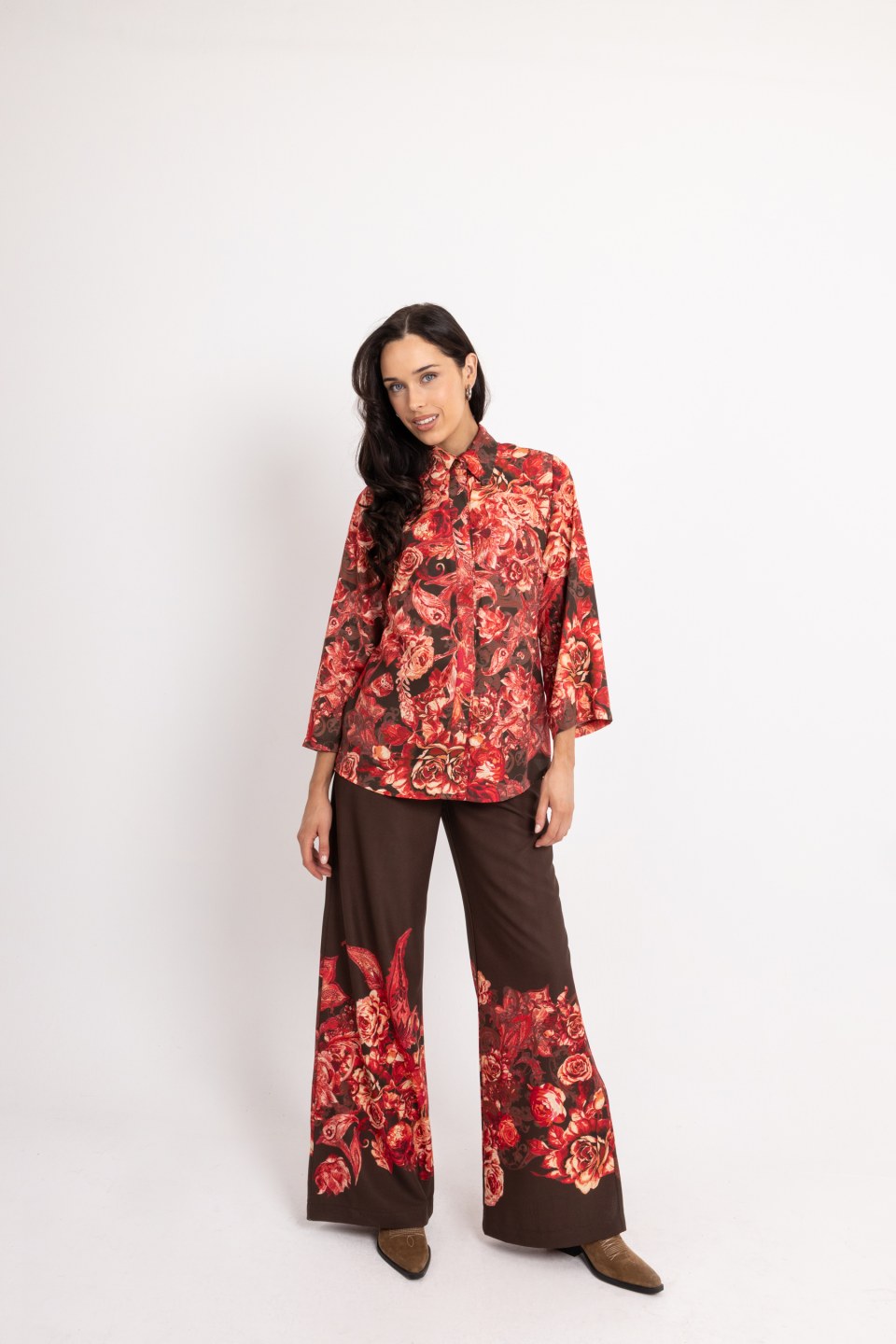 Σετ με ιδιαίτερα σχέδια από λουλούδια κόκκινο