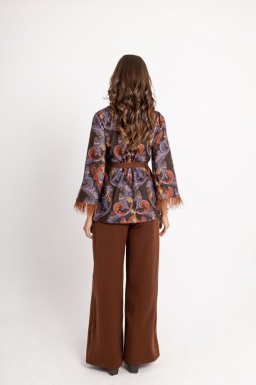 Μπλούζα άνετη με σχέδια από λαχούρια και πούπουλα στα μανίκια σκούρο γκρι - 