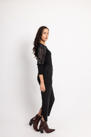 Μπλούζα με σχέδια από λαχούρια στα μανίκια μαύρη - 