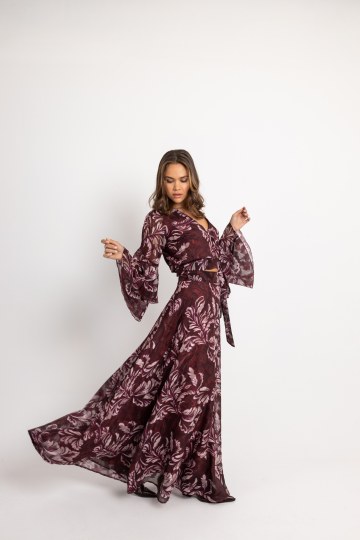 Σετ κρουαζέ με βολάν στα μανίκια και ιδιαίτερα σχέδια μπορντώ