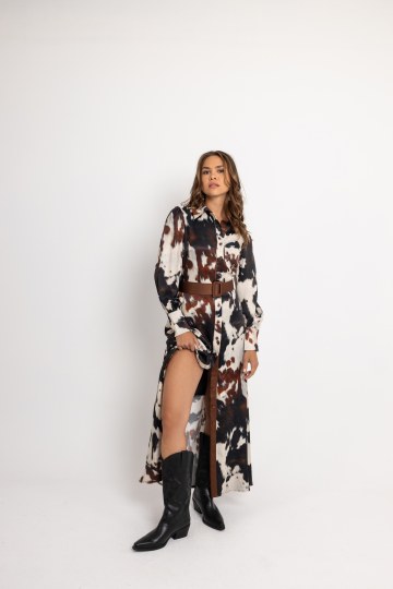 Φόρεμα σατέν με ζώνη εμπριμέ