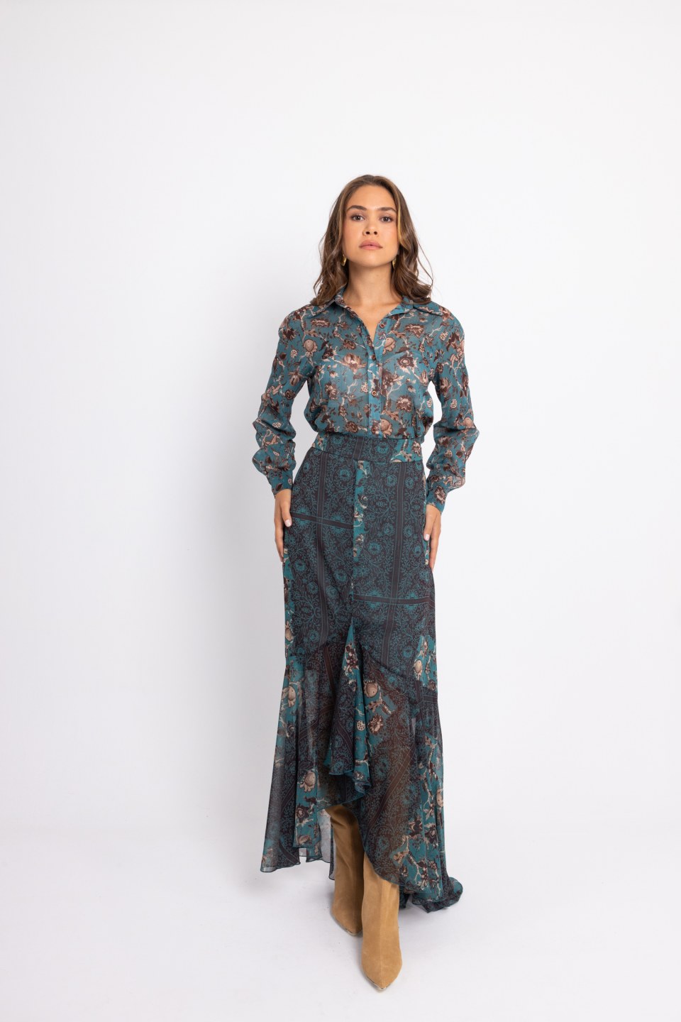 Σετ με ιδιαίτερα floral σχέδια και άνισο βολάν στη φούστα πετρόλ