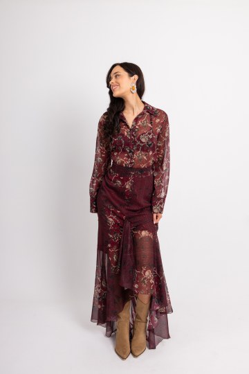 Σετ με ιδιαίτερα floral σχέδια και άνισο βολάν στη φούστα μπορντώ
