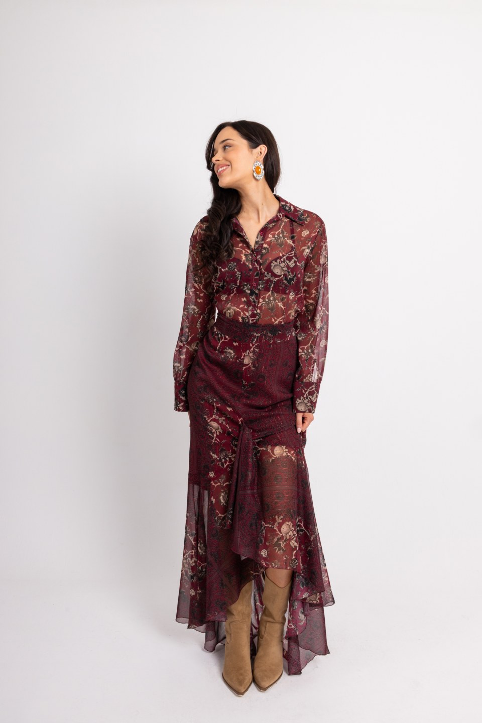 Σετ με ιδιαίτερα floral σχέδια και άνισο βολάν στη φούστα μπορντώ