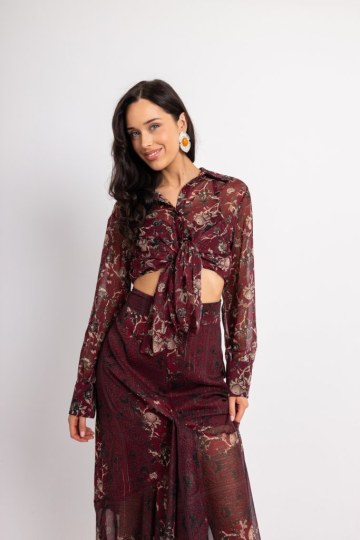 Σετ με ιδιαίτερα floral σχέδια και άνισο βολάν στη φούστα μπορντώ - 