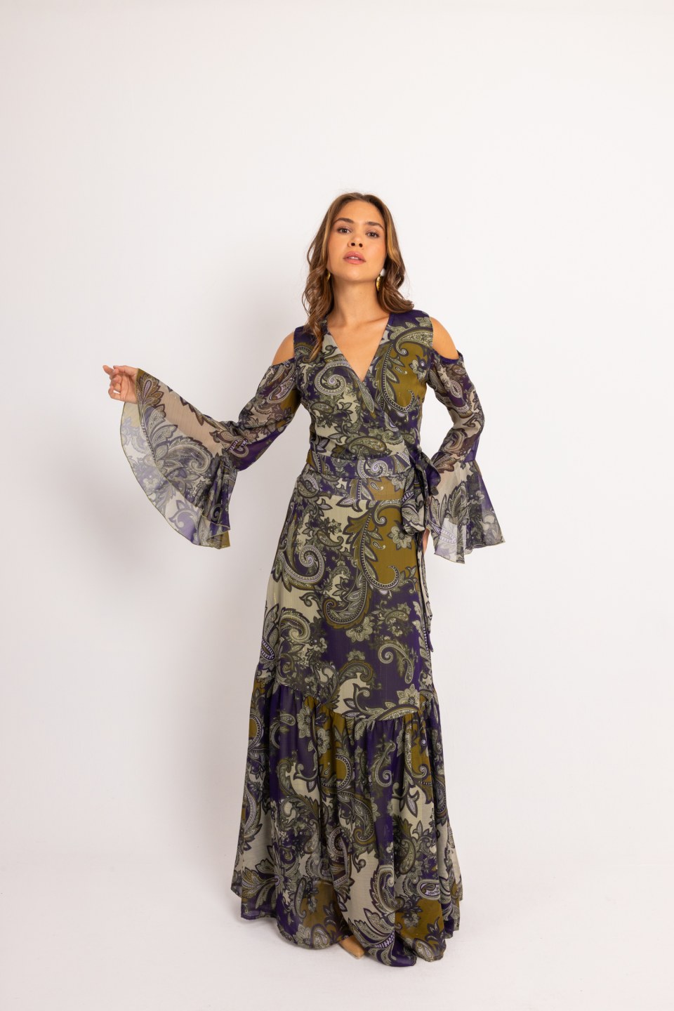 Σετ με σχέδια από λαχούρια και χρυσοκλωστή λαδί