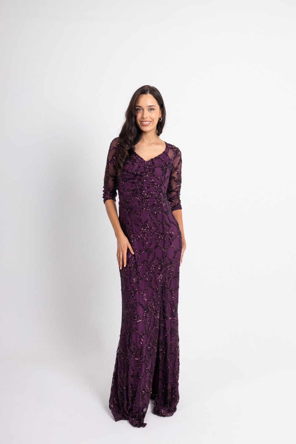 Φόρεμα maxi παγιέτα με ιδιαίτερη λαιμόκοψη και διαφάνεια στα μανίκια μωβ