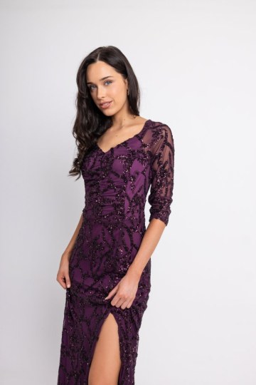 Φόρεμα maxi παγιέτα με ιδιαίτερη λαιμόκοψη και διαφάνεια στα μανίκια μωβ - 