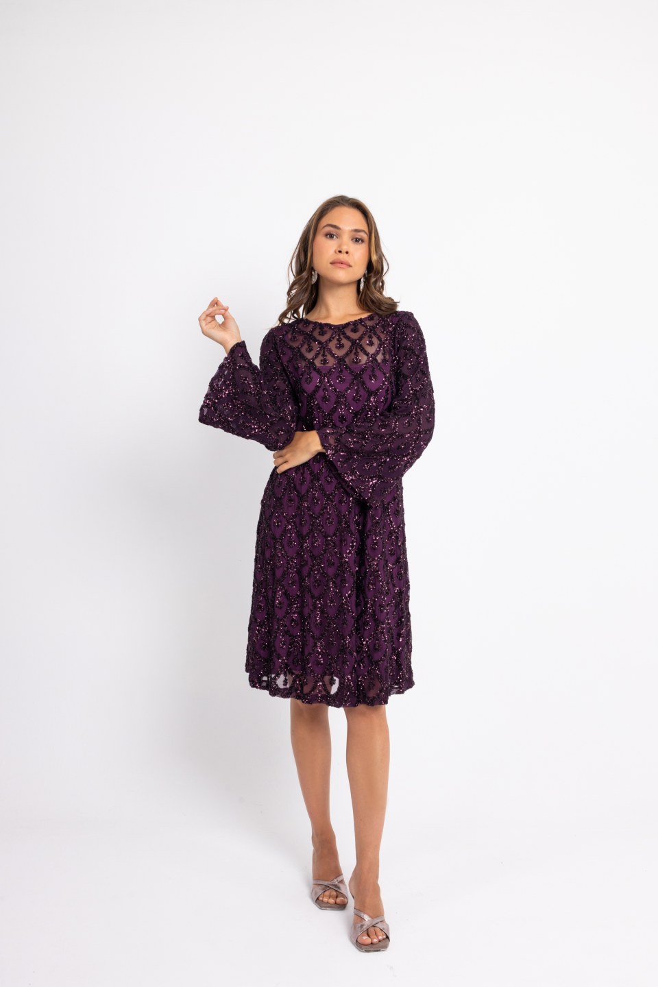 Φόρεμα midi παγιέτα με ιδιαίτερο μοτίβο και μανίκι καμπάνα magenta
