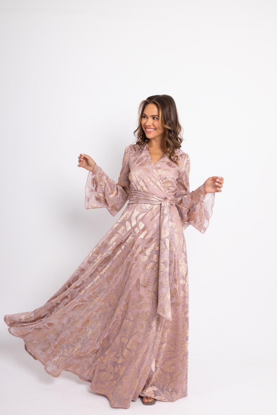 Φόρεμα maxi κρουαζέ με χρυσά σχέδια ροζ