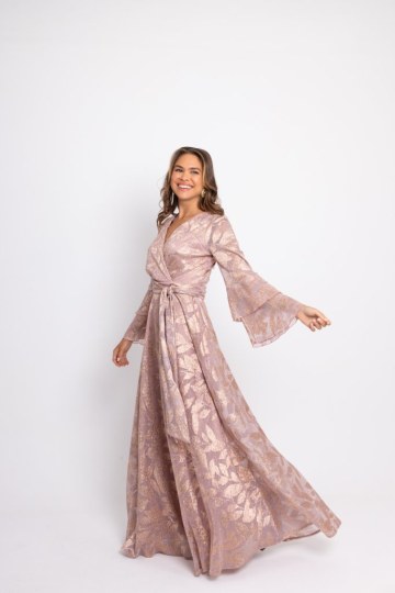 Φόρεμα maxi κρουαζέ με χρυσά σχέδια ροζ - 