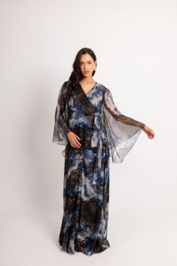 Φόρεμα maxi κρουαζέ με χρυσές λεπτομέρειες εμπριμέ μπλε - 