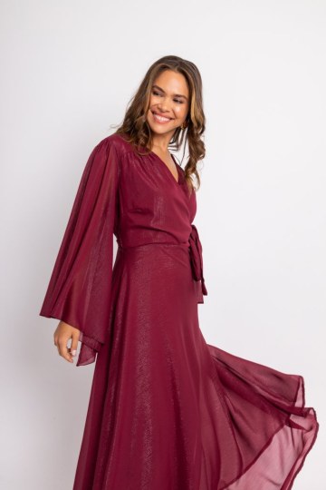 Φόρεμα maxi κρουαζέ με χρυσοκλωστή μονόχρωμο μπορντώ - 