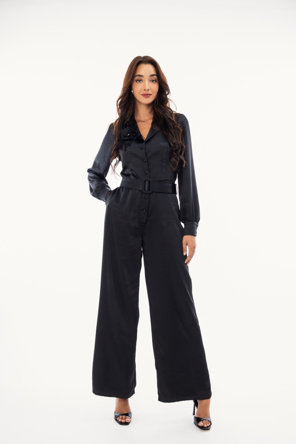 Ολόσωμη σατέν φόρμα με ζώνη μαύρη