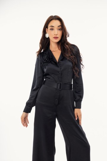 Ολόσωμη σατέν φόρμα με ζώνη μαύρη - 