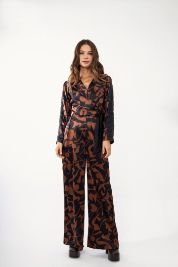 Ολόσωμη σατέν κρουαζέ  φόρμα εμπριμέ  - 