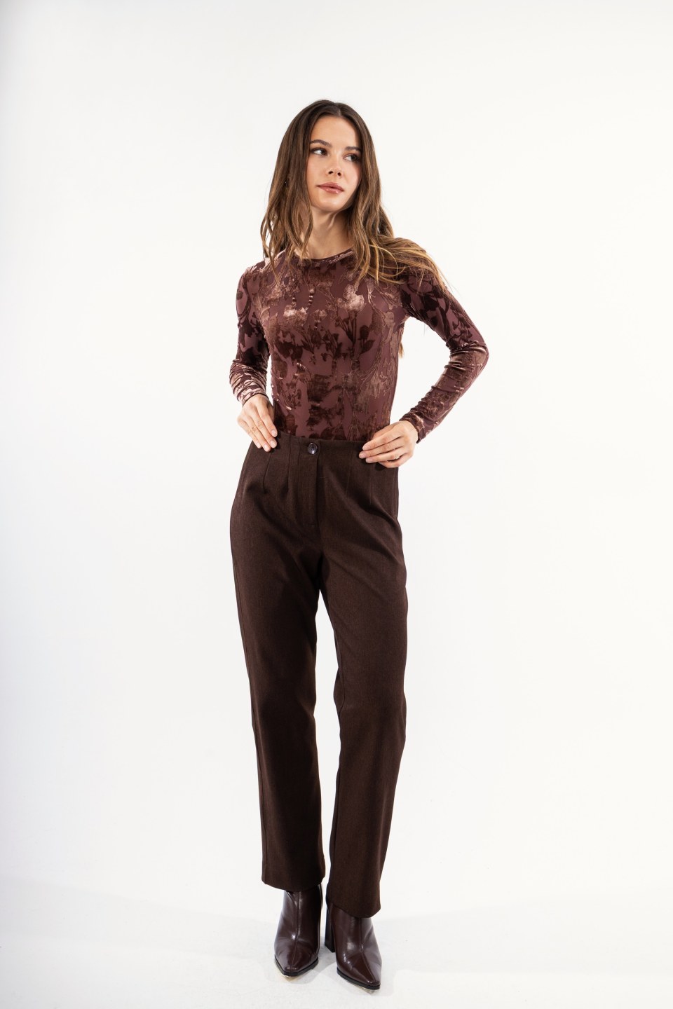 Παντελόνι υφασμάτινο με κουμπί καφέ 