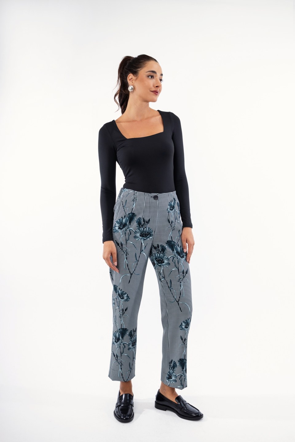 Παντελόνι μπλε με φλοράλ σχέδιο