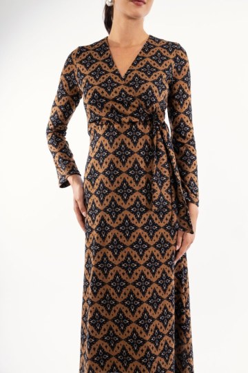 Φόρεμα καφέ midi εμπριμέ  - 