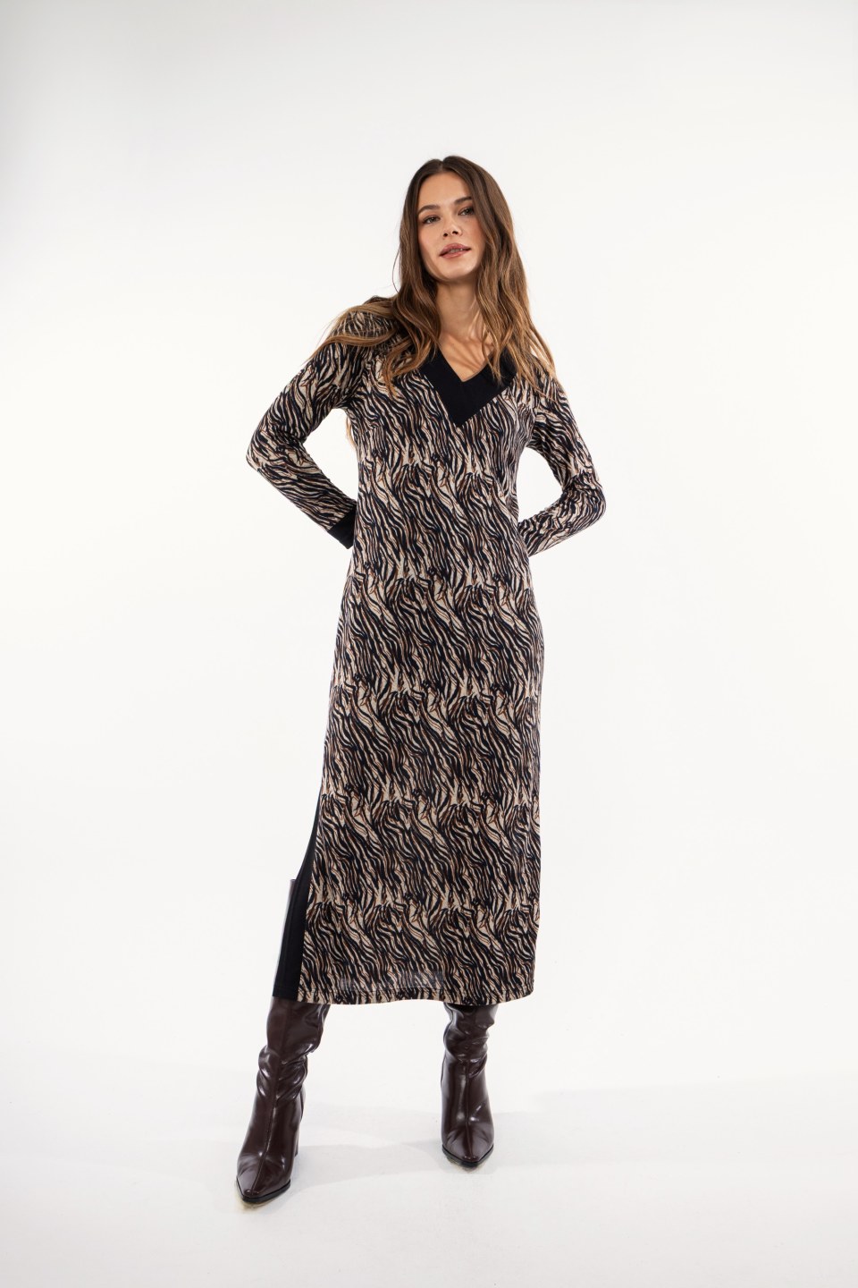 Φόρεμα καφέ midi εμπριμέ 