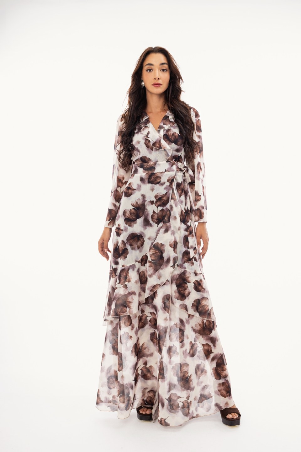 Φόρεμα κρουαζέ καφέ με φραμπαλά και φλοράλ σχέδιο