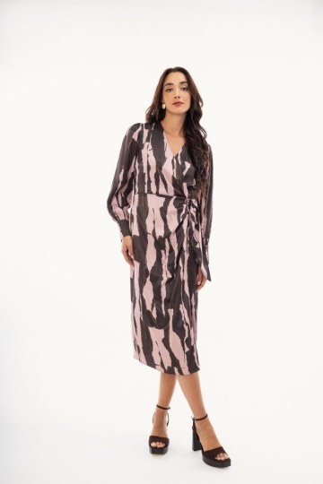 Φόρεμα σατέν κρουαζέ ροζ με εμπριμέ σχέδια - 