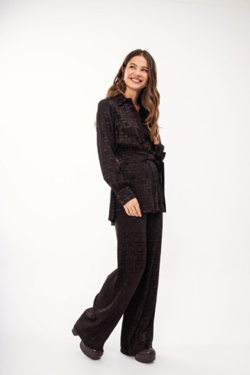 Σετ με διακριτικό γεωμετρικό μοτίβο καφέ - 