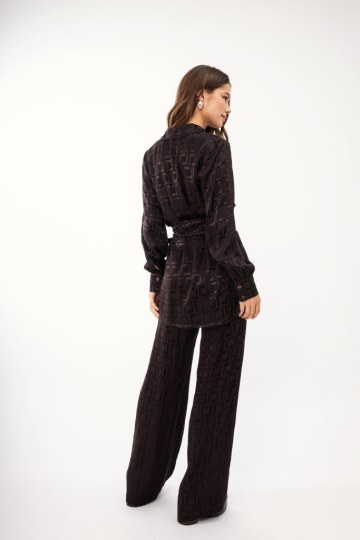 Σετ με διακριτικό γεωμετρικό μοτίβο καφέ - 