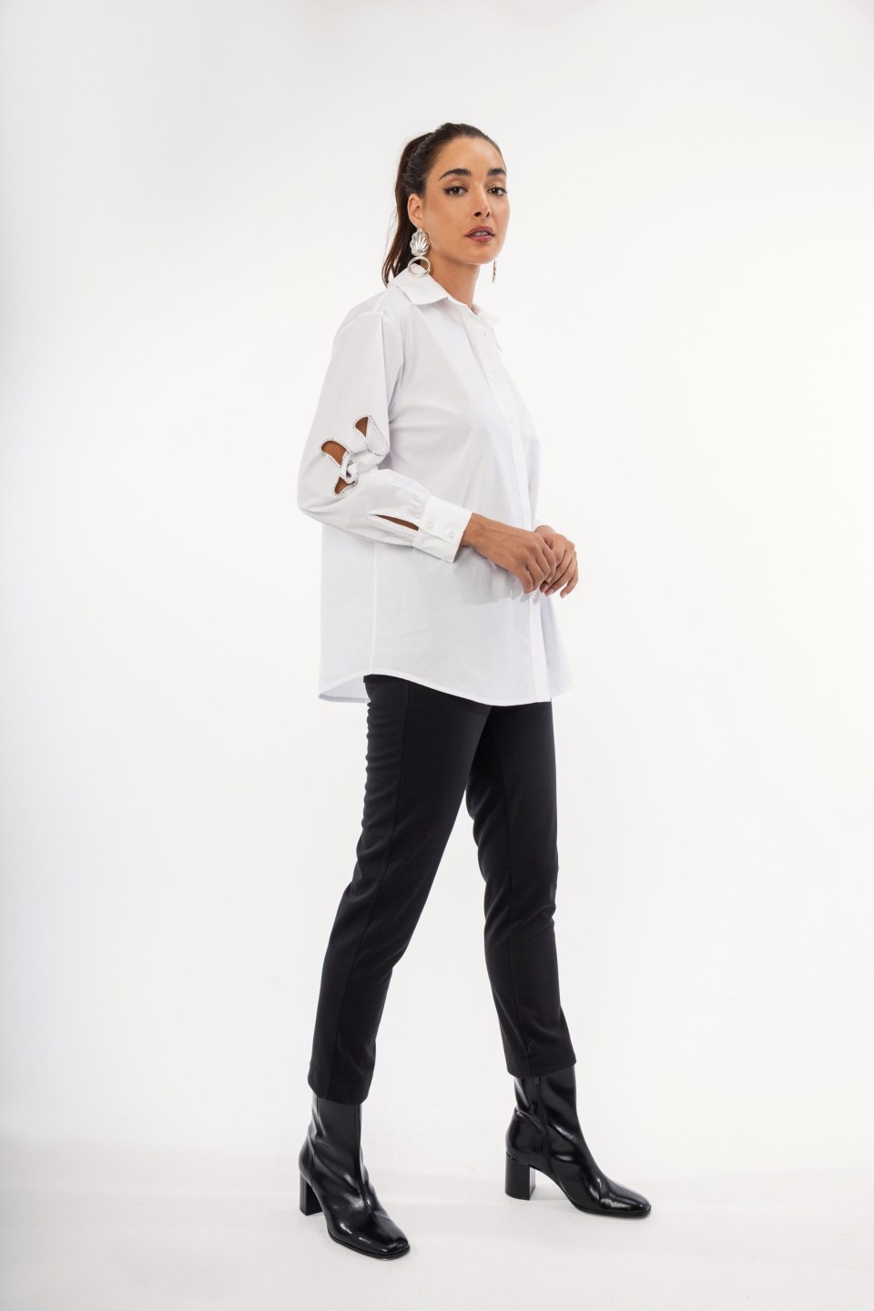 Πουκάμισο λευκό με ανοίγματα