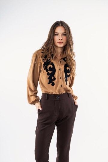 Παντελόνι ψηλόμεσο καφέ με κουμπί και κόψιμο στο κάτω μέρος - 