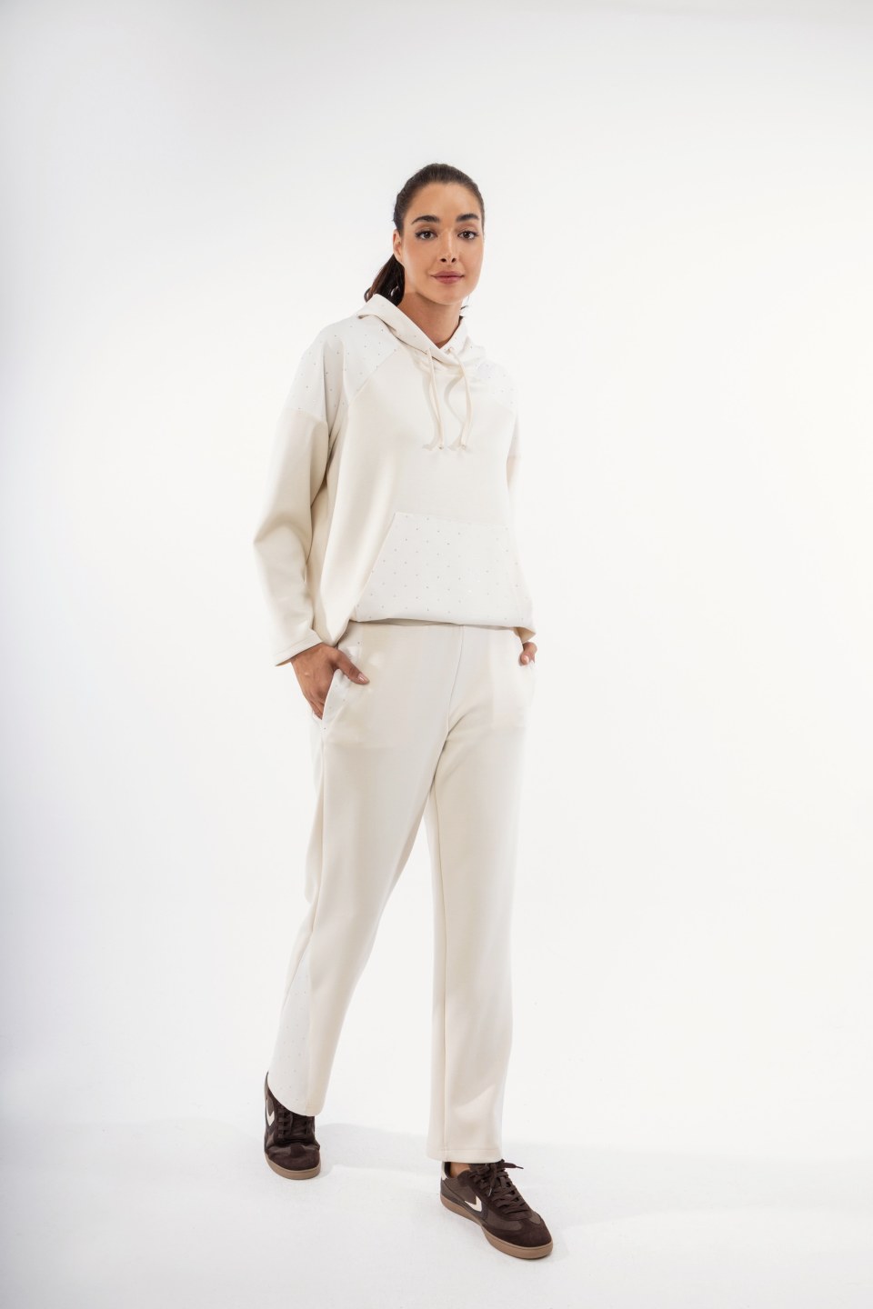  Παντελόνι εκρού με strass