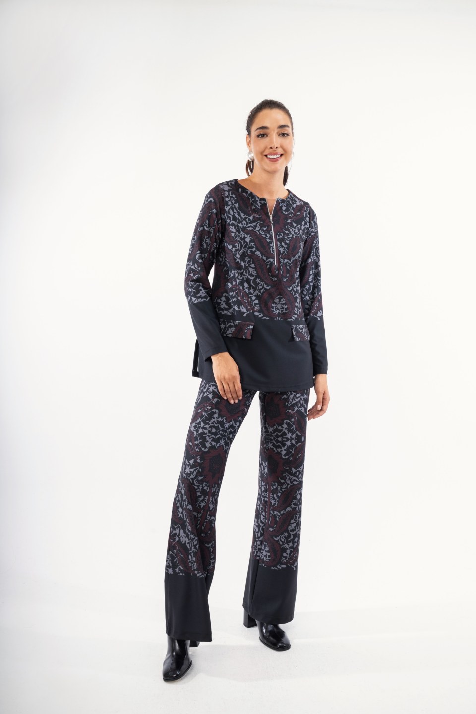 Σετ εμπριμέ με λαχούρια μπορντώ