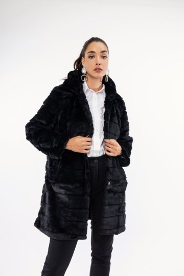 Πανωφόρι μαύρο από οικολογική γούνα και κουκούλα - 