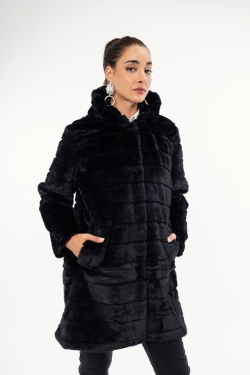Πανωφόρι μαύρο από οικολογική γούνα και κουκούλα - 