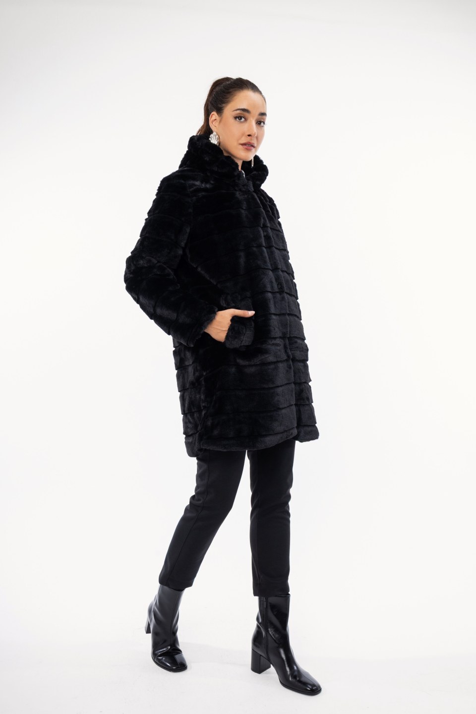 Πανωφόρι μαύρο από οικολογική γούνα και κουκούλα
