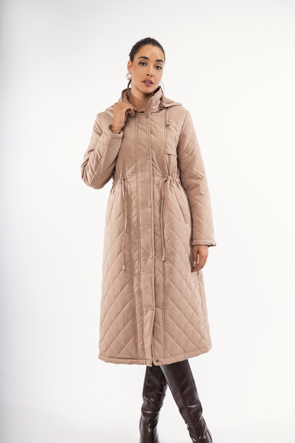 Μπουφάν μακρύ μπεζ καπιτονέ με φερμουάρ και κουμπιά