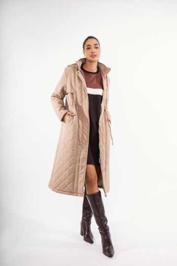 Μπουφάν μακρύ μπεζ καπιτονέ με φερμουάρ και κουμπιά - 