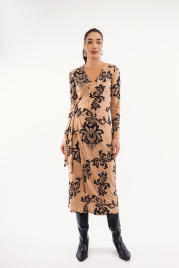 Φόρεμα μπεζ με σχέδια λαχούρια και λουλούδια - 
