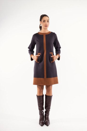 Φόρεμα καφέ με ιδιαίτερο σχέδιο και διχρωμία - 