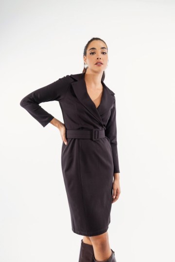 Φόρεμα καφέ μονόχρωμο με ζώνη - 